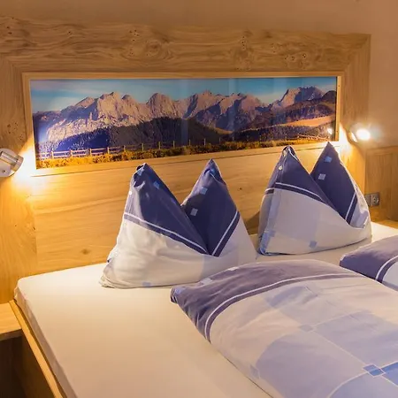 施瓦茨霍夫膳食旅店 3* 瓦德林